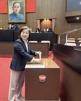 尊重民主機制  有這麼難嗎？爭取國民黨台中市長提名的楊瓊瓔立委：當前局勢下，唯一解方只有朝野回歸理性協商才能解決僵局，推動國家治理向前邁進