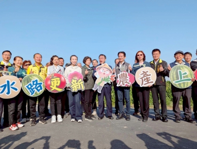台南市農水路改善成果全國第一！市長黃偉哲邀農水署副署長陳衍源會勘盼攜手中央打造農村的高速公路