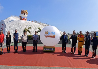 6米巨柴成為七股鹽山最萌地標！毛小孩列車啟程招「柴」