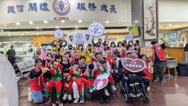 「十方慢飛天使」至台電服務中心快閃表演 精彩歌舞驚艷洽公民眾！