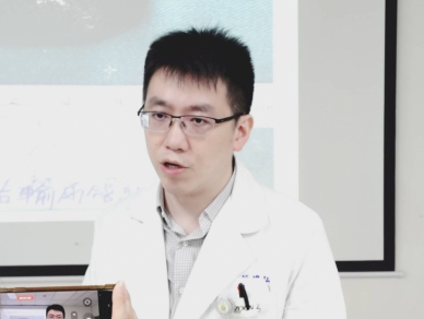 腰痠血尿就醫　驚見右輸尿管、左腎臟巨大結石