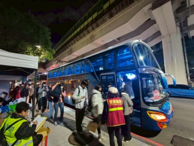 搭捷運＋接駁車發揮成效！2026台中最強跨年夜人潮快速疏散
