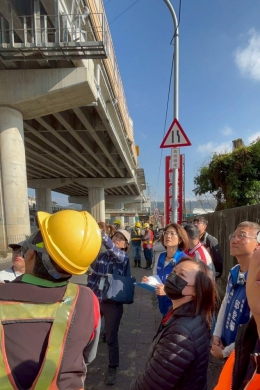 行經豐原國豐路三段要「注意」陳年鳥糞摔傷騎士 市議員邱愛珊要求源頭改善、持續追蹤道安風險