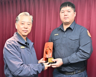 樊家懿勇救輕生男子性命   局長吳敬田公開表揚稱譽