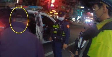 寒夜守護不缺席   潭北警即時救助路倒七旬老翁