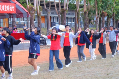 中國醫藥大學杏服醫學服務隊參與南投民和國中校慶 協助偏鄉學生生涯探索