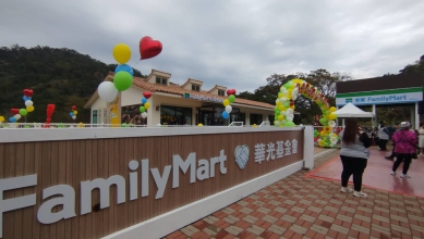自己學員自己僱   華光攜手全家   新竹首家便利商店型庇護工坊今啟用