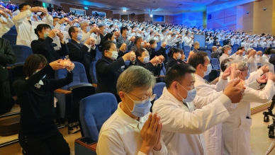 大林慈濟醫院歲末祝福用愛走過25年 醫護團隊經藏演繹見證悲願