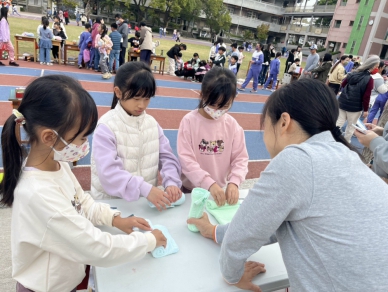 永信社會福利基金會攜手龍泉國小以公益市集實踐生命教育