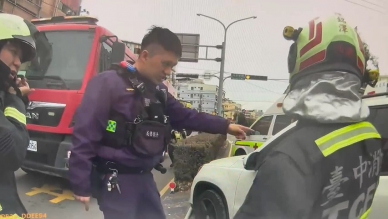 男子駕車找友人途中身體不適暈厥自撞清水警方與救護人員到場破窗搶救