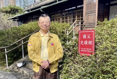 訪鄧聲斌談陸炳文博士的功績，可謂「高手在民間」。
