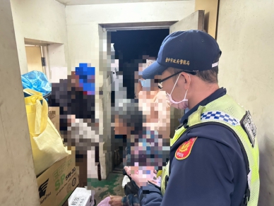 重聽老翁外出到超商如廁卻一直不出來讓人以為躲警察