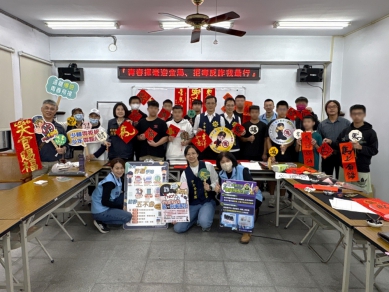 揮毫迎新春學防詐 雲林警寒假結合法治教育護少年