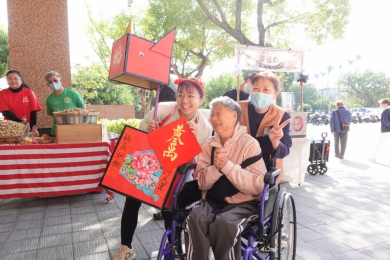 懷舊年味湧心頭 仁愛長照機構迎春節辦年貨大街