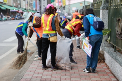 馬力全開．潔淨南投 逾百人上街大掃除