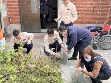 歲末溫馨送暖！大安區公所攜手替代役、工班與志工  助獨老除舊佈新迎新春