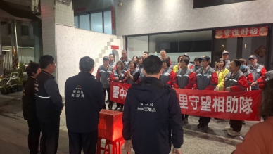 臺中市政府秘書長黃崇典及警察局副局長王旭昌進行115年太平區春安慰問