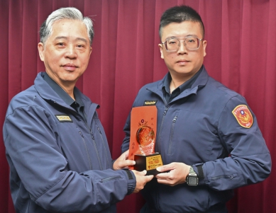 陳佳瑋開道助氣喘女送醫   吳敬田在會報上公開表揚