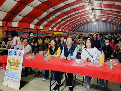 東安慶元宵　提燈踩街凝聚在地情