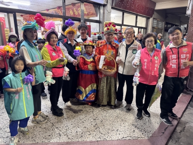 燈火如龍舞　國光里福正宮元宵提燈巡里熱鬧登場