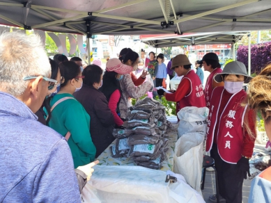 回收也能種下綠意   中市環保局植樹月推換苗換肥落實淨零綠生活