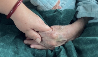 長照費月逾7萬壓垮家庭　女性照顧者成最沉默犧牲者