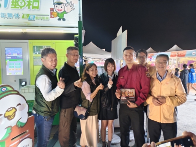 台灣燈會嘉義郵局特色攤位 每日搶排i郵箱體驗車 消防猛男與藝人助陣打卡合照