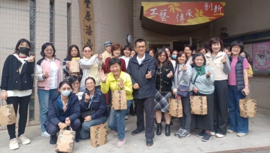 豐原警分局歡慶婦女節  「好事成雙」傳遞幸福與祝福