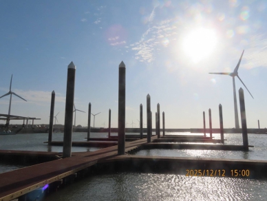 斥資7千萬打造浮動碼頭！中市松柏漁港升級完工   新增40泊位、解決漂沙問題