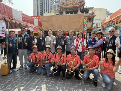 環保換綠意　立委廖偉翔、市議員黃馨慧贈樹苗倡永續家園