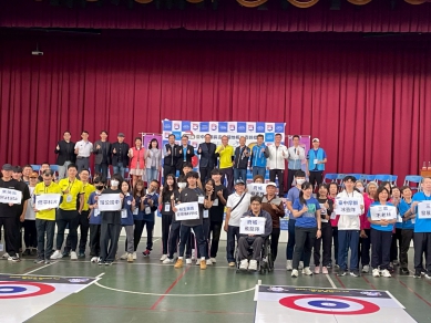 彈珠遊戲變身奧運項目！台中議長盃地板冰壺賽熱鬧開打   12歲至80歲跨代競技