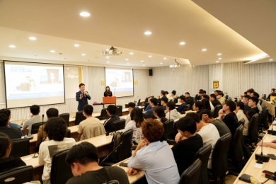 江啟臣現身東海大學談馬拉松人生 勉勵學子以「格調與韌性」迎接AI時代挑戰