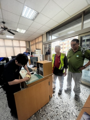 一小時尋回失主中市大肚區清潔隊拾金不昧展現職人精神
