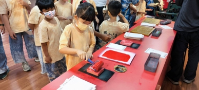 清水東山國小學生玩印刷、做小書進行地震體驗