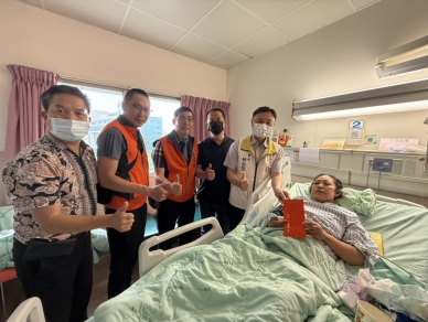 縣府探視車禍受傷印尼籍看護工　致贈慰問金盼早日康復