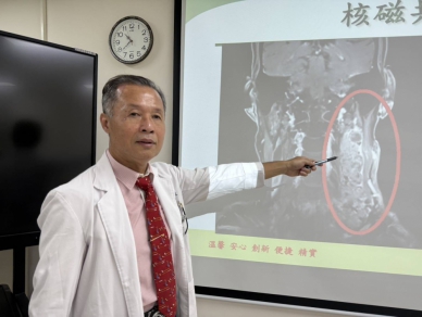臺中男子頸部腫塊就醫 竟發現頸部巨大腫瘤