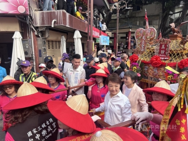 傳承205年香火不輟！ 台中樂成宮「旱溪媽祖」今起駕出巡賜福 盧秀燕祈三願：盼國泰民安、風調雨順