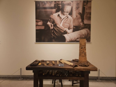 中市傳統竹雕保存者陳春明紀念展登場　經典〈竹林七賢〉展現刀工生命力