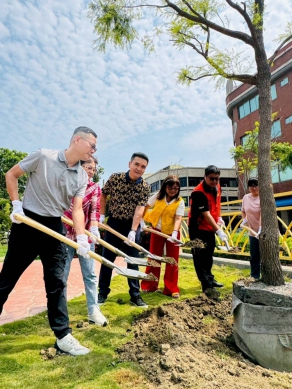 梧棲區中正國小歡慶70週年，植樹揭開校慶序幕