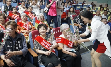 （影音）／北港鎮表揚28里30位模範母親　連三年拍攝紀錄片讓母愛被看見