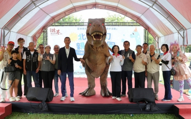 （影音）／北港暑假奇幻親子樂園熱鬧登場　恐龍、泡泡氣墊吸引近千親子嗨翻