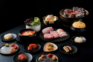 韓國人氣燒肉登台！「囕盈豚」海外首店落腳大巨蛋　40年炭火燒肉掀話題