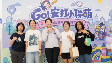 安打小聯萌成軍   高虹安陪親子同揮拍、看表演　打造友善育兒幸福城市