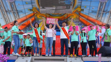 民進黨台中市長候選人、立法委員何欣純母雞挺小雞連跑4場競總成立  帶領台中隊全力拚勝、六星福利顧全家