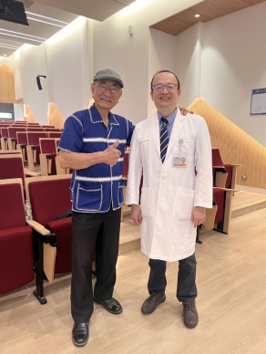 腹脹畏寒竟是膽結石急性發炎  84歲美聲牧師術後高歌You Raise Me Up 中醫大市3D腹腔鏡微創手術解除腹膜炎危機