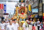 上千信眾隨駕護送   竹塹中元城隍祭「遶境賑孤」場面盛大