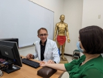 有夢最美、踏實圓夢～ 中國醫藥大學德國籍馬培德助理教授編著出版《中醫古典經絡The Ancient Channels in Chinese Medicine》，提升台灣中醫教育國際上之能見度！