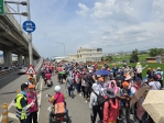 白沙屯媽祖回鑾途經中市海線地區吸引大量信眾恭迎也忙壞了執勤員警