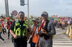 清晨的守護：白沙屯媽祖回鑾中，警察助走失童重返母親懷抱