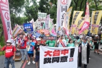 「大台中我同意」冒雨上街  民眾不畏風雨  挺罷免決心不動搖